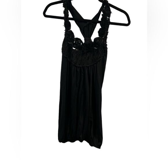 Black to with floral detailing - Picture 1 of 4